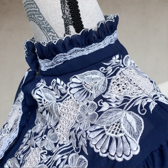 Victorian embroidered blouse MEDIUM - Picture 4 of 6